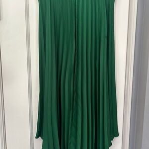 Elegant Green Pleated Skirt